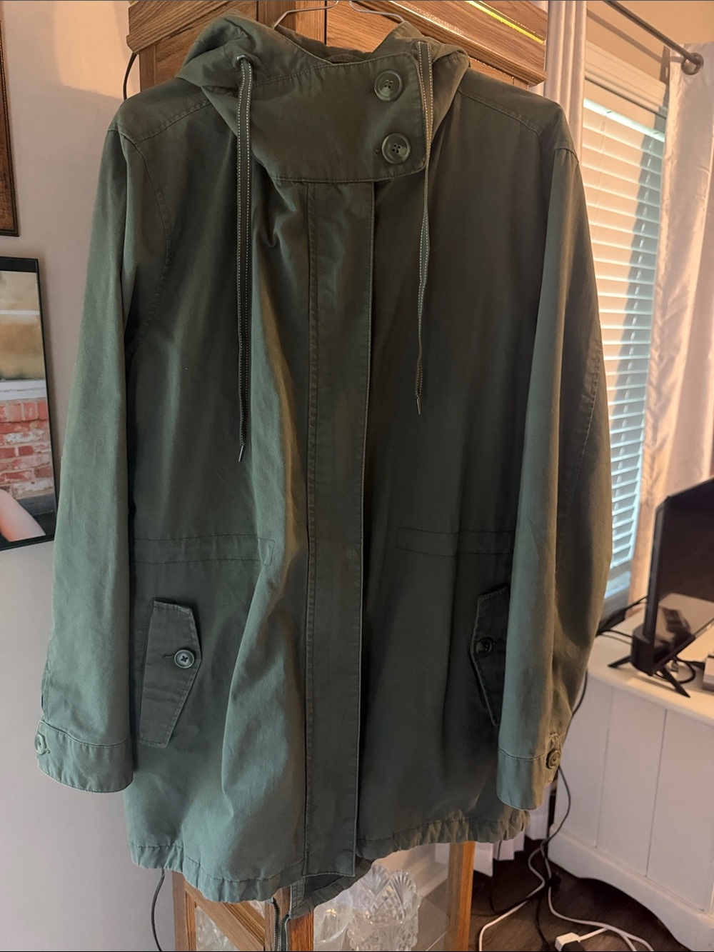 Women’s Coat . Olive /army Green Hooded Zip-Front Anorak coat .